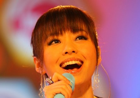 陈楚生称解约是最疯狂的事 张靓颖拒秀海豚音