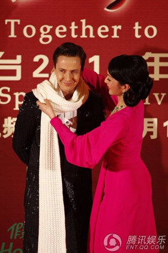 环球春晚倒计时 维塔斯携手汤灿唱《青藏高原》