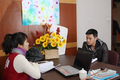 杨若兮热心助阵公益片 《交锋》中变身心理医生