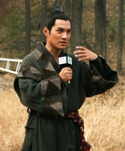 严宽《水浒》转战象山拍攻城戏 寒冷天坚持晨