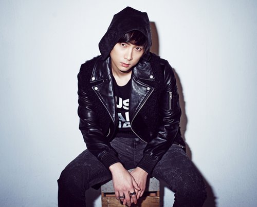 buzz前任主唱闵京勋复出