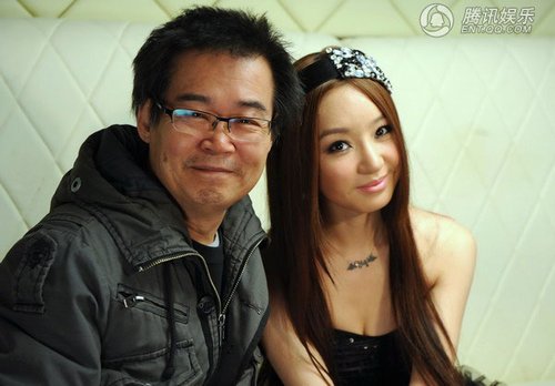 张娜拉父亲力推90后新人 澄清“圈钱”误解(图)
