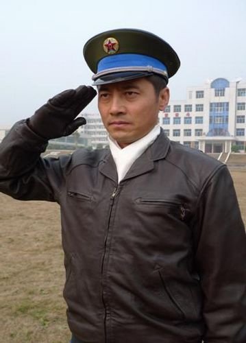 谭洋在“成长”中转型 号称“魔鬼教官”