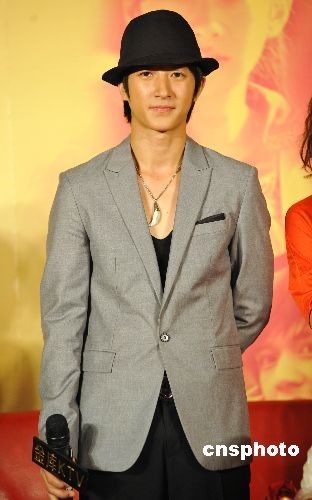 韩庚成娱乐头条新闻人物 不公正卖身条款曝光