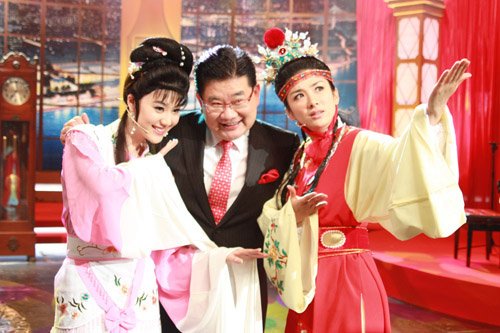 黄奕与名嘴王冠、曹可凡共组上海三剑客