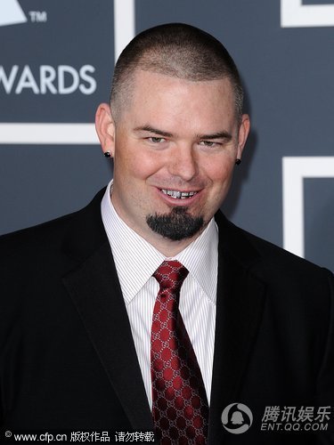 第52届格莱美红毯:说唱大牌Paul携Crystal亮相