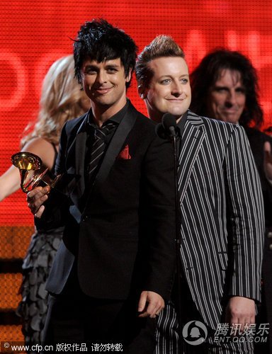 第52届格莱美现场:绿日乐队捧走最佳摇滚专辑