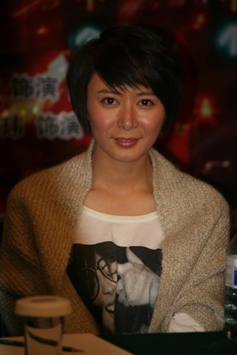 张恒现身《爱的方向盘》发布会 指 印小天 最幸