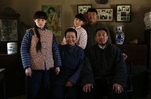 萨日娜演绎伟大母亲 《小姨多鹤》平凡见真情