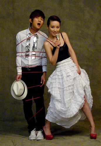 楠大左突破尺度 合拍《GQ》杂志大玩捆绑