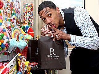 尼克·坎侬为爱妻玛丽亚·凯莉准备甜蜜情人节