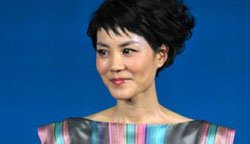王菲复出春晚唱《传奇》 舞台实现3d效果