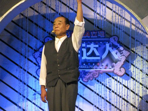 乡村魔术师变身达人秀绝活 自创魔术叫板刘谦