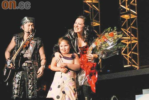 许冠杰吸金两千万赌城派钱 李香凝任嘉宾(图)