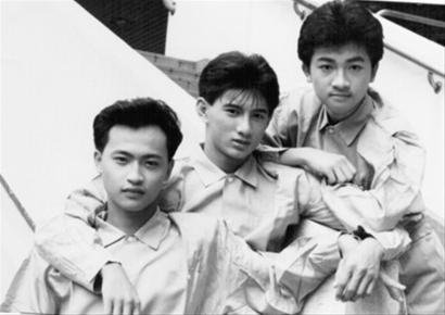 小虎队前经纪人曝内幕：扣钱加体罚，允许谈恋爱