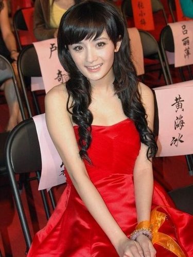 80后花旦童年照曝光 刘亦菲显星味黄圣依变化