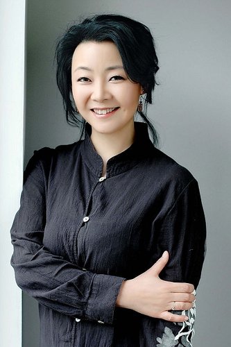 萨日娜挑战大银幕 颠覆形象演绎时尚“潮妈”_娱乐_腾讯网