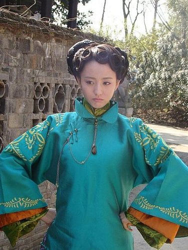 《欢喜婆婆俏媳妇》热拍 佟丽娅上演野蛮王妃