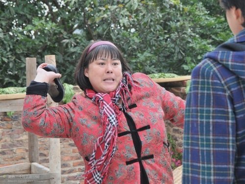 李菁菁主演《我的三个母亲》 将泼辣进行到底