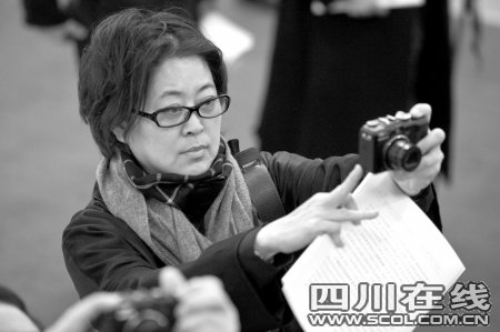 政协委员倪萍“不反对”引争议 被批太不合格