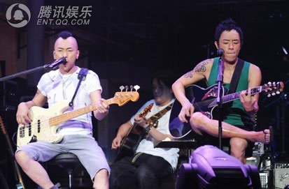 beyond金曲广州演唱会 黄家驹红色吉他再现 图