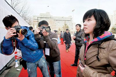 <em>漂亮女生</em>为成名掷十余万:成了<em>演员</em>会翻百倍赚