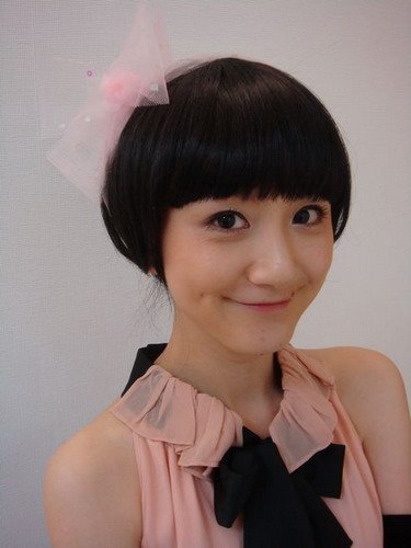 演员李倩变身主持精灵 时尚甜美短发俏皮抢镜