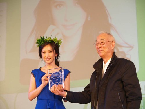 李冰冰获颁“中国生态英雄奖” 称环保人人有责