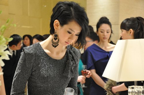 <em>戚薇</em>南京赶拍《<em>美女如云</em>》 发片拍戏两不误(图
