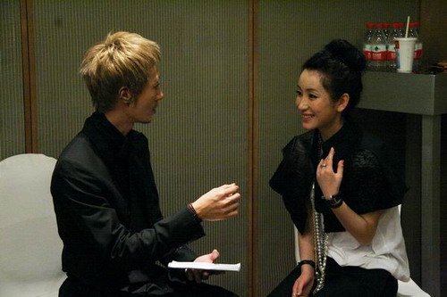 秦海璐彰显独特潮流风尚 荣获年度美妆艺人奖