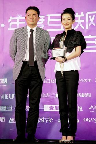 秦海璐彰显独特潮流风尚 荣获年度美妆艺人奖