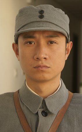 文章《雪豹》中化身热血男儿 为圆英雄梦破相