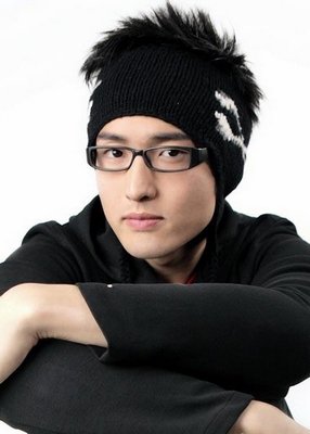 邓家佳娄艺潇成姐妹淘 王传君被封笑场王