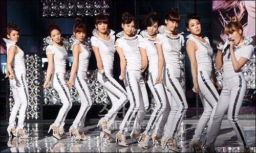 <em>少女时代唱片</em>销量夺冠 新专辑封面尽展冶艳风