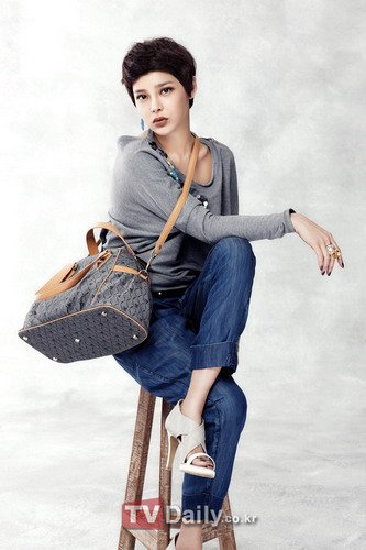 韩国明星朴诗妍代言新品牌 尽显清纯时尚魅力
