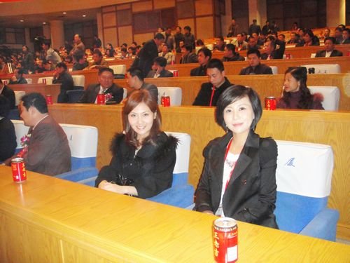 央视谢映玲现场主持