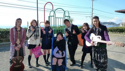 周杰伦与浪花兄弟融为一团 东京街头变装扫街