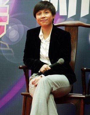 &ldquo;花儿朵朵&rdquo;总导演欲出走 龙丹妮可能阵前接任