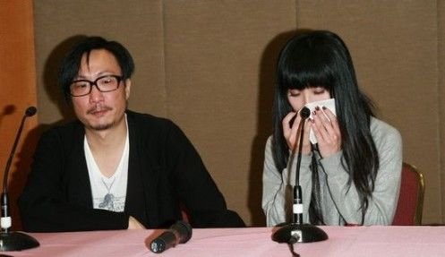 郑中基和阿sa开记者会宣布离婚.