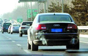 知情人称刘芳菲生活奢华 一度与王益谈婚论嫁