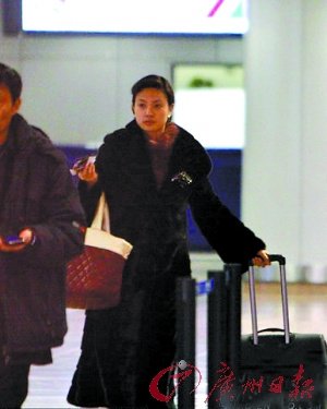 知情人称刘芳菲生活奢华 一度与王益谈婚论嫁