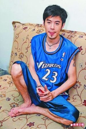 明星褪去光环：徐怀钰需支援 张致恒咖啡厅打工【图】