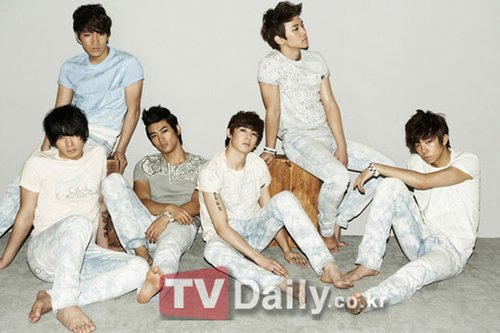 人气团体2PM本月回归 重审粉丝与明星利害关