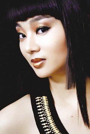 <em>女版维塔斯</em>闯入青歌赛半决赛 潘小芬雌雄同体