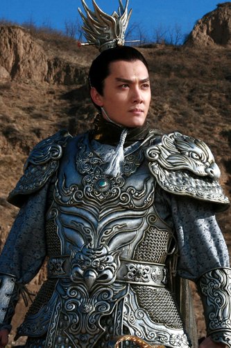 冯绍峰二郎神造型传神 盔甲形象酷似银斗士
