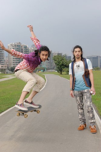 浪花兄弟谈情大不同 周董执导新单曲MV耍浪漫