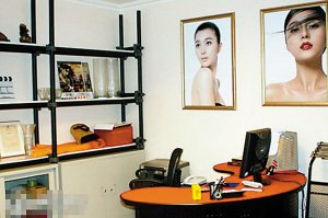 明星老板：范冰冰工作室曝光 阿sa开店卖二手衣【图】