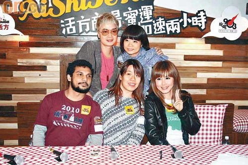 傅颖将出大尺度写真：仅以手遮重要部位(图)