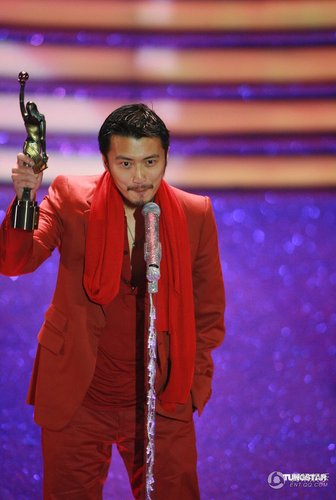 谢霆锋12年后再摘金像奖 自曝张柏芝两周后产子【图】