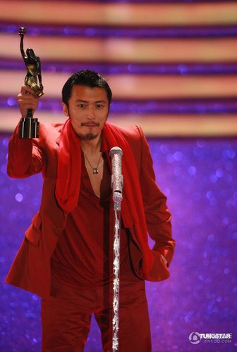 谢霆锋12年后再摘金像奖 自曝张柏芝两周后产子【图】